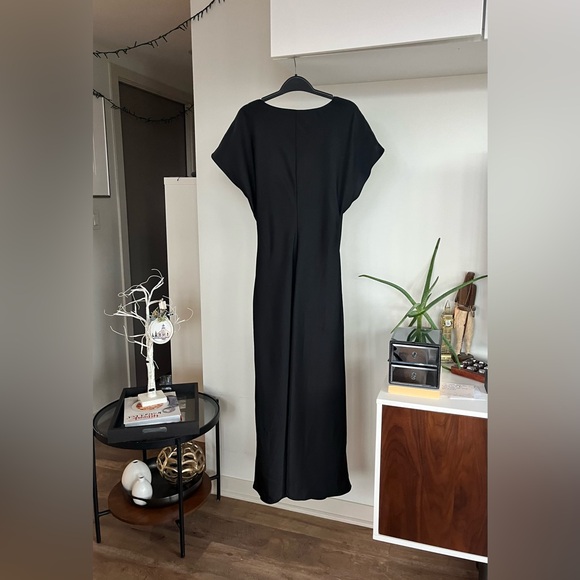 Aritzia Babaton Closing Satin Formal Elegant Black Evening V-Neck Dress Sz  M - Picture 8 of 15